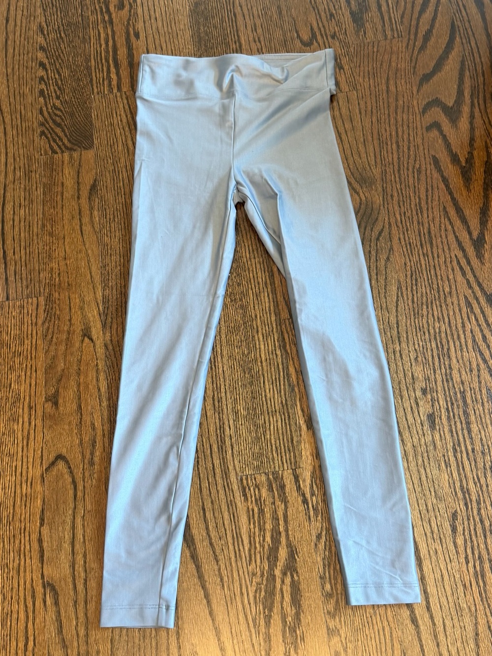 Shiny silver leggings